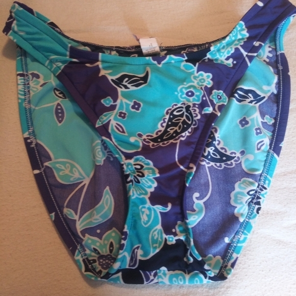 Victoria's Secret size medium swimming bikini Bott - Picture 1 of 3